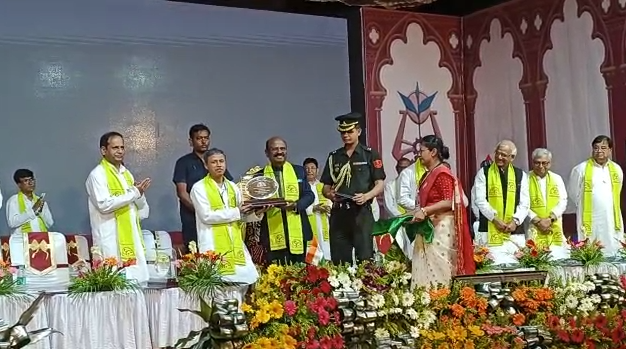 Governor attends 7th convocation of Uttar Banga Krishi Viswavidyalaya Governor attends 7th convocation of Uttar Banga Krishi Viswavidyalaya