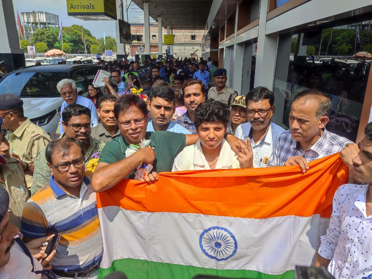 Siliguri’s Richa Ghosh Returns Home After Triumph In Asian Games ...