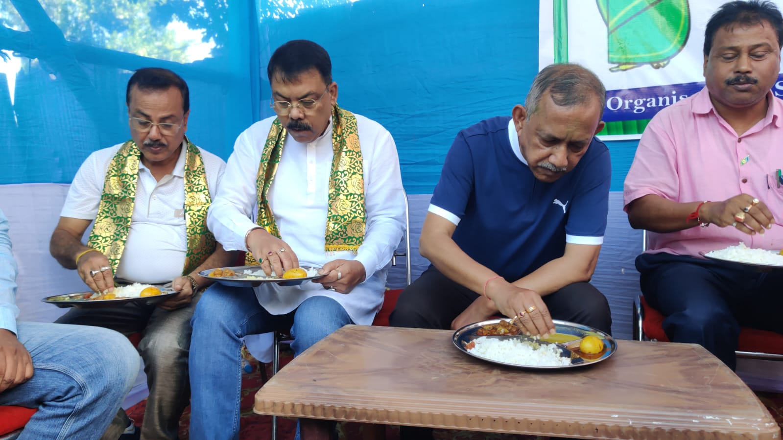 Mayor Goutam Deb Dines At The Inauguration Of Maa Canteen In Siliguri ...