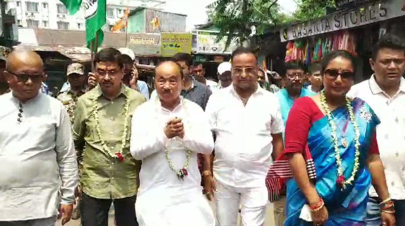 TMC candidate Gopal Lama campaigns at Bidhan Market in Siliguri ...