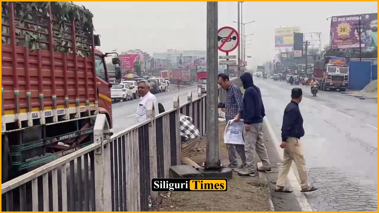 Gaps in iron railing of road divider causing accidents in Fulbari ...